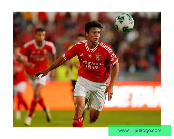 19岁本菲卡后卫新星引发曼联与利物浦激烈争夺战